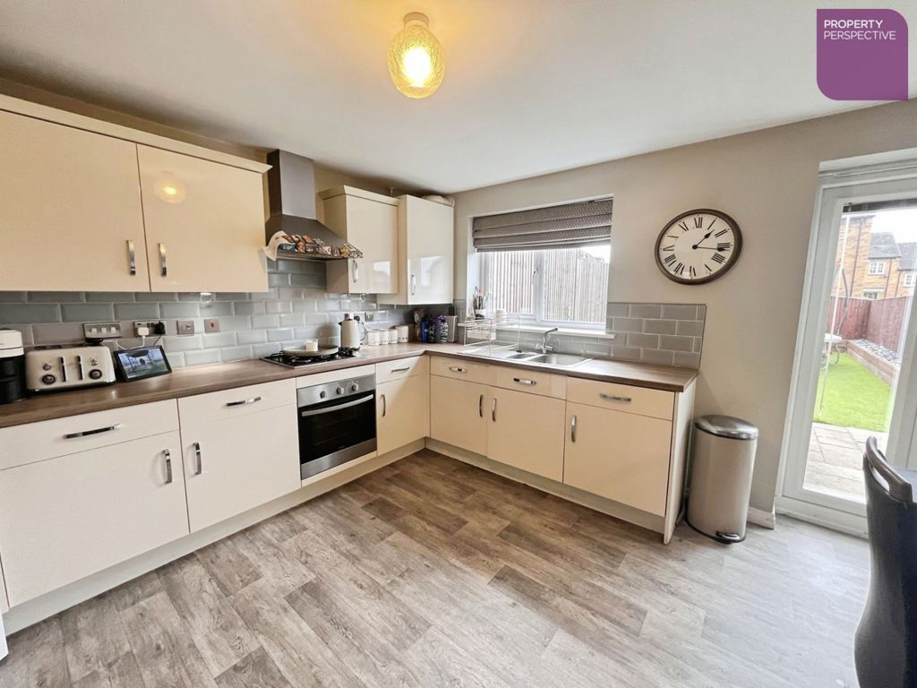 Property photo 3 of 13 Pbox-Kitchen-326788.Jpg