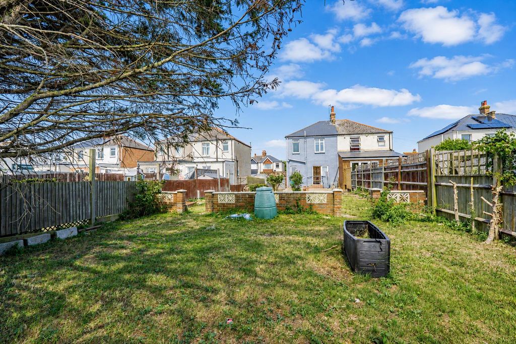 Property photo 2 of 17 B7E02683-159d-4394-Aecd-995Dca1B658A.Png
