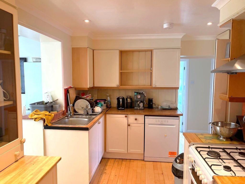 Property photo 3 of 11 03Kitchen2