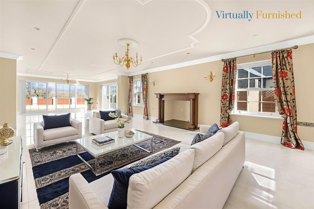 Property photo 2 of 52 Lounge/Sun Room