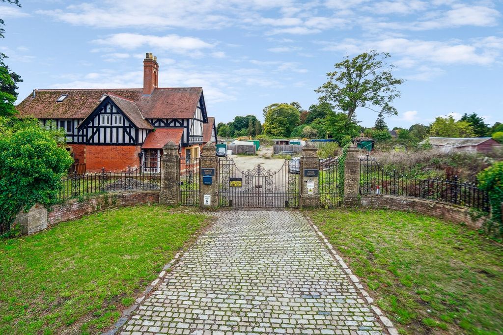 Property photo 2 of 37