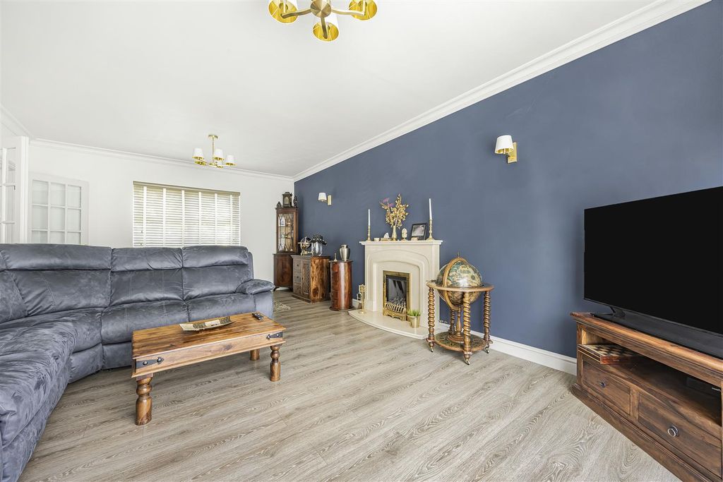 Property photo 3 of 27