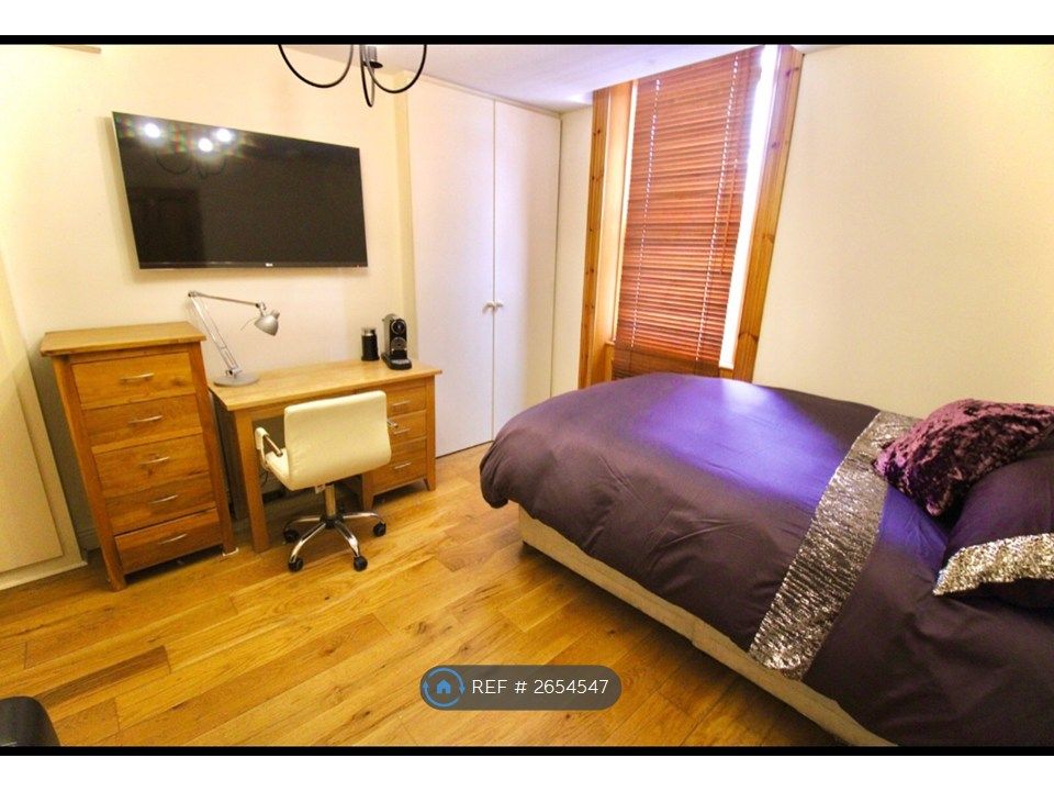 Property photo 3 of 7 Huge Ensuite Bedrooms With Huge Smarts