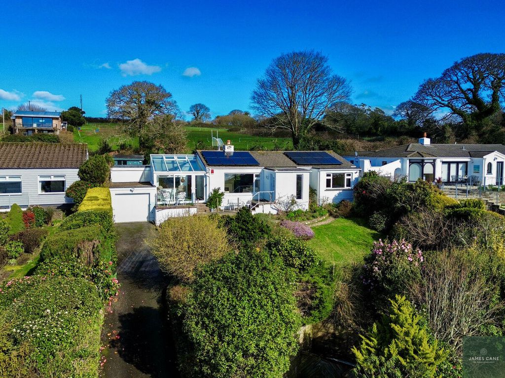 Property photo 2 of 27