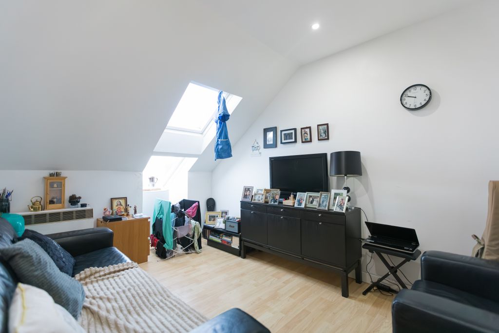 Property photo 2 of 32