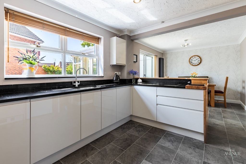 Property photo 3 of 37 5424125