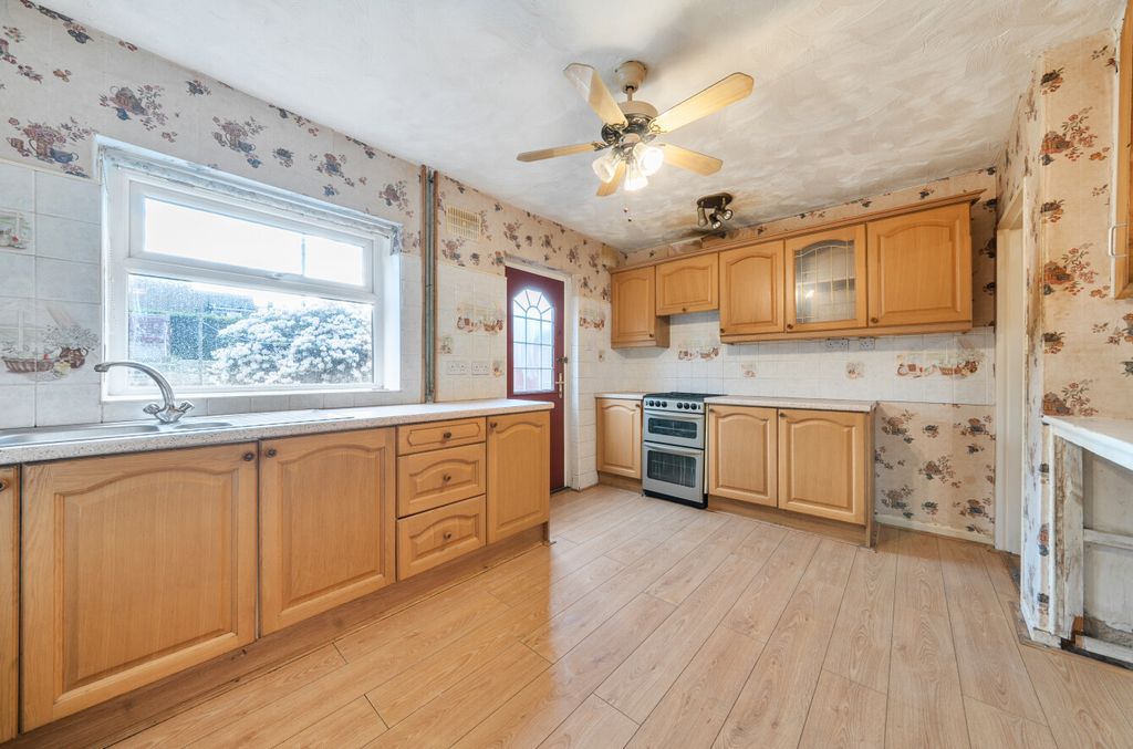 Property photo 2 of 18 1457590-6-69Fb7Ae...