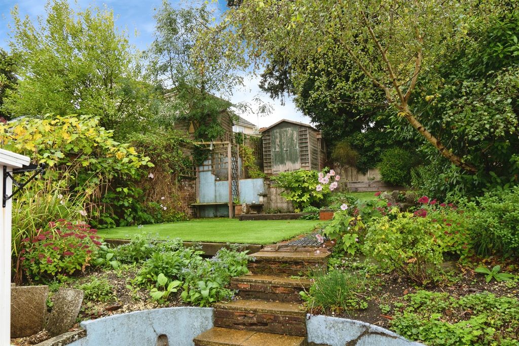 Property photo 3 of 17