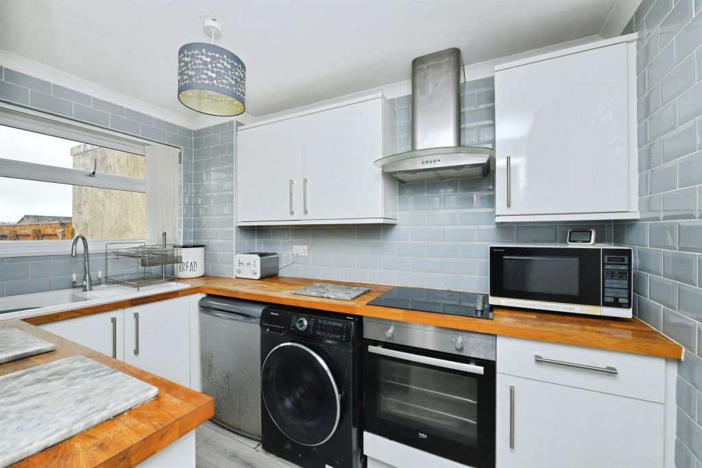 Property photo 2 of 23