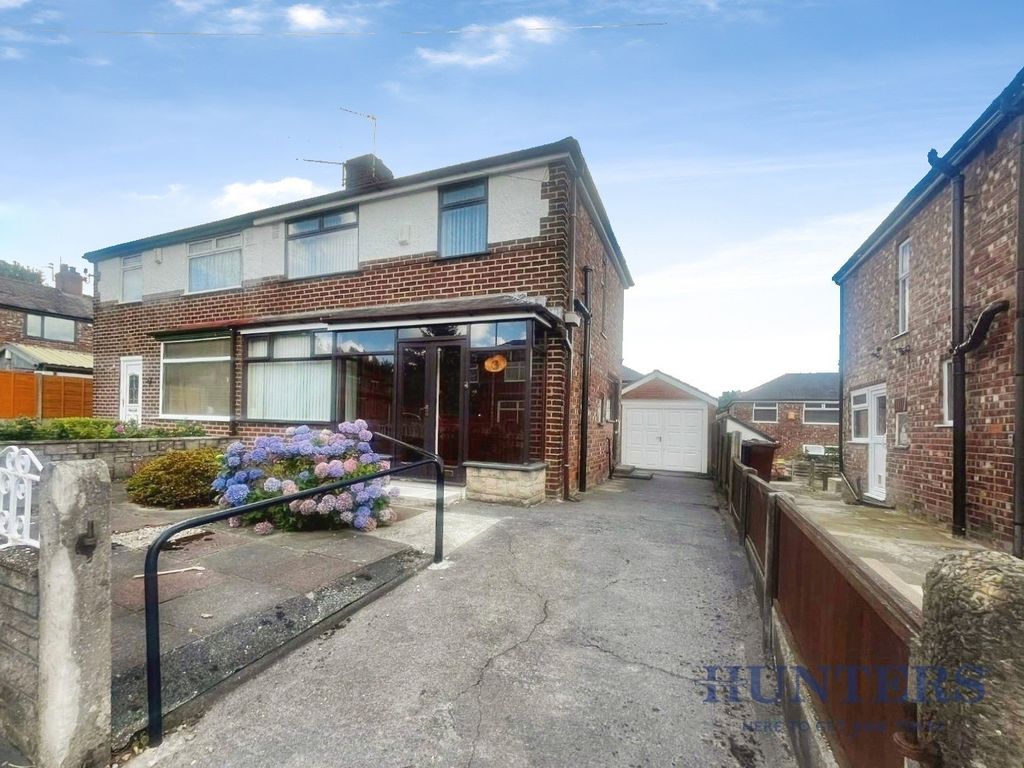 Property photo 1 of 16 Maldwyn Avenue