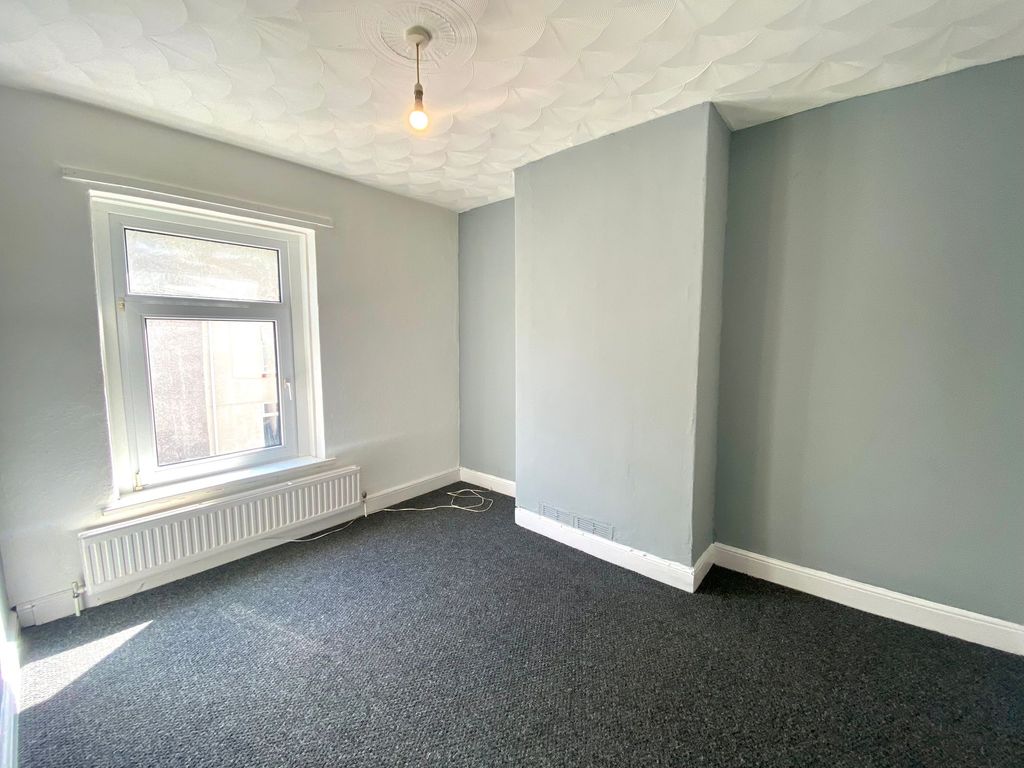 Property photo 3 of 15 Master Bedroom