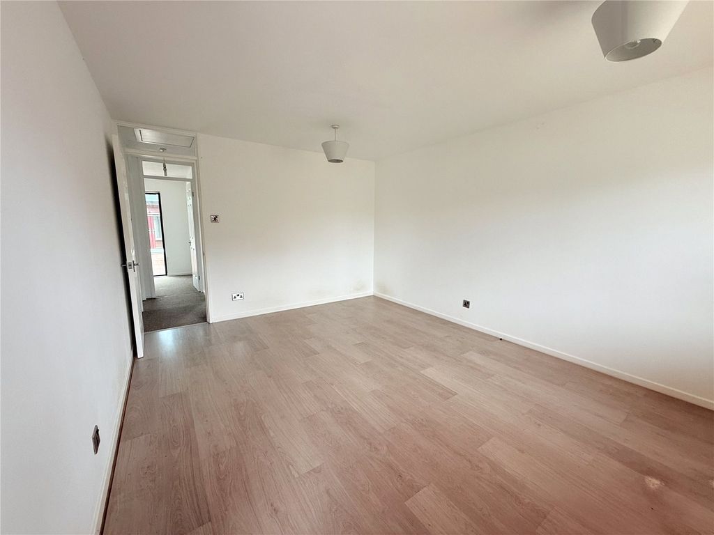 Property photo 2 of 11 Picture No. 12