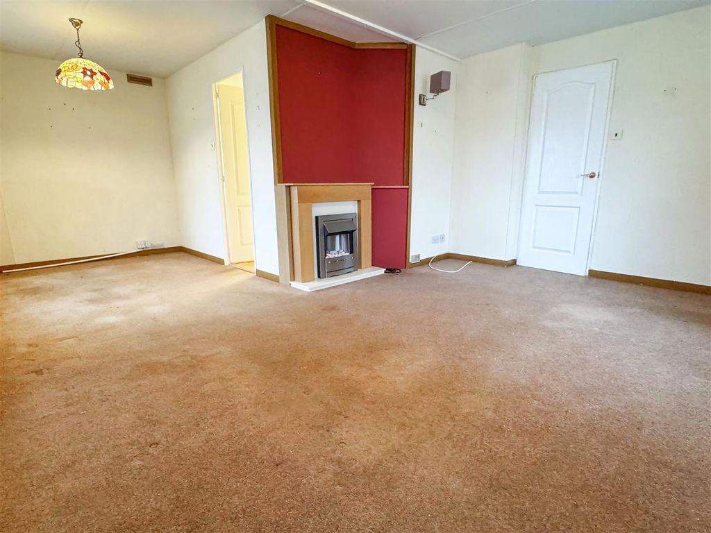 Property photo 3 of 9 Image00006.Jpg