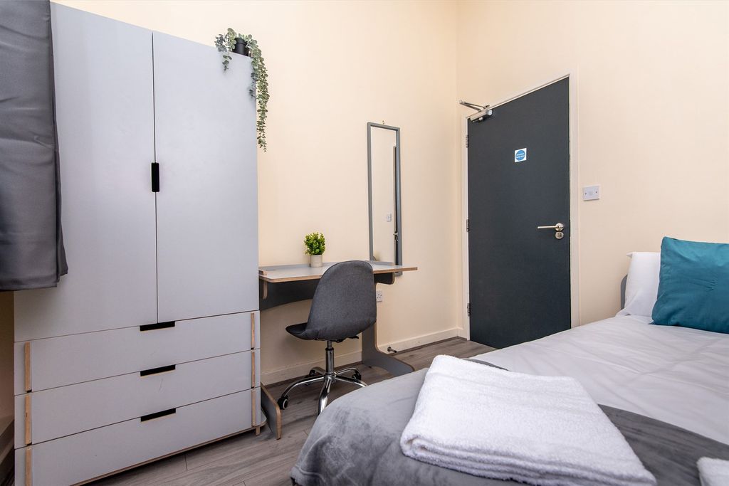 Additional image 13 of 5 bed flat to rent5-7 South Parade NG1