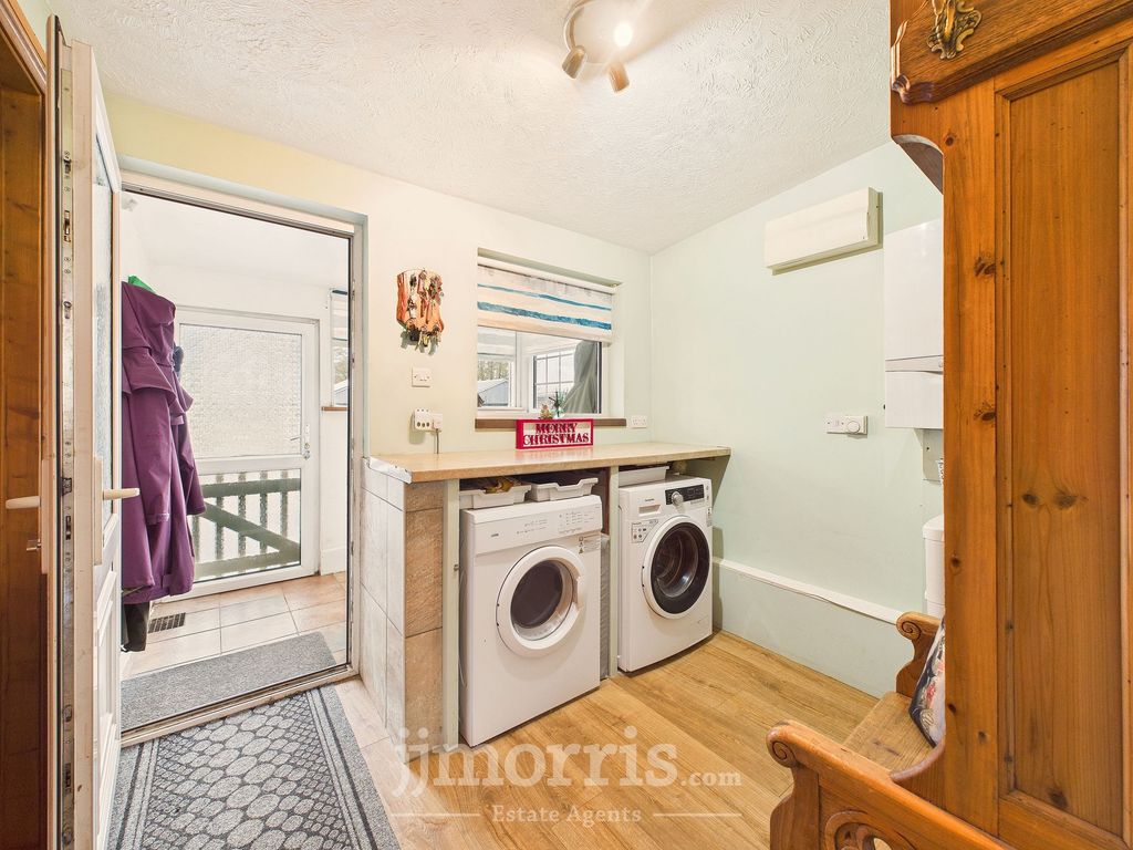 Property photo 2 of 75