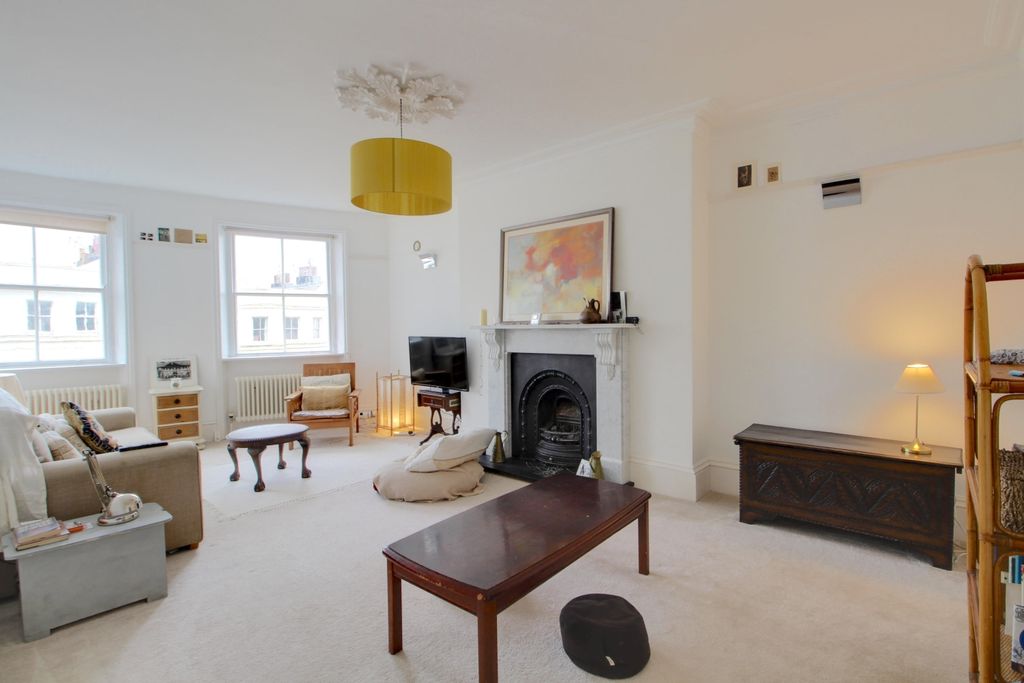 Property photo 1 of 10 Lounge