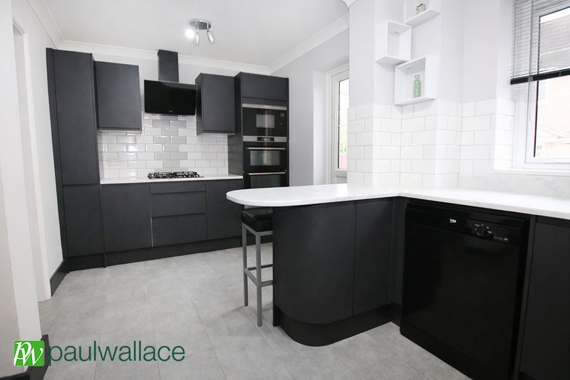 Property photo 3 of 18 Kitchen