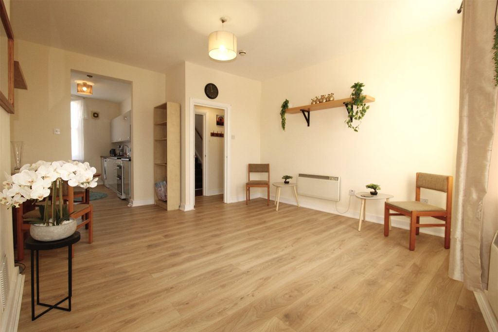 Property photo 2 of 15 Lounge