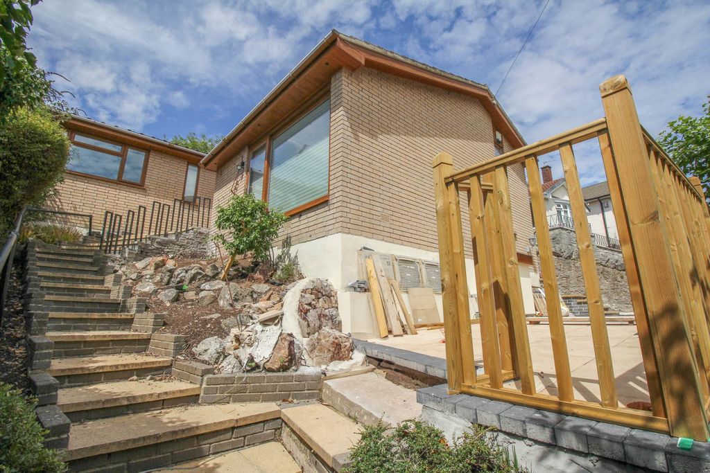 Property photo 2 of 21