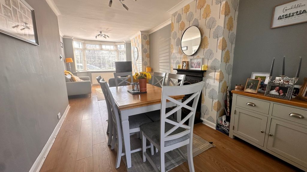 Property photo 2 of 11 Dining Area