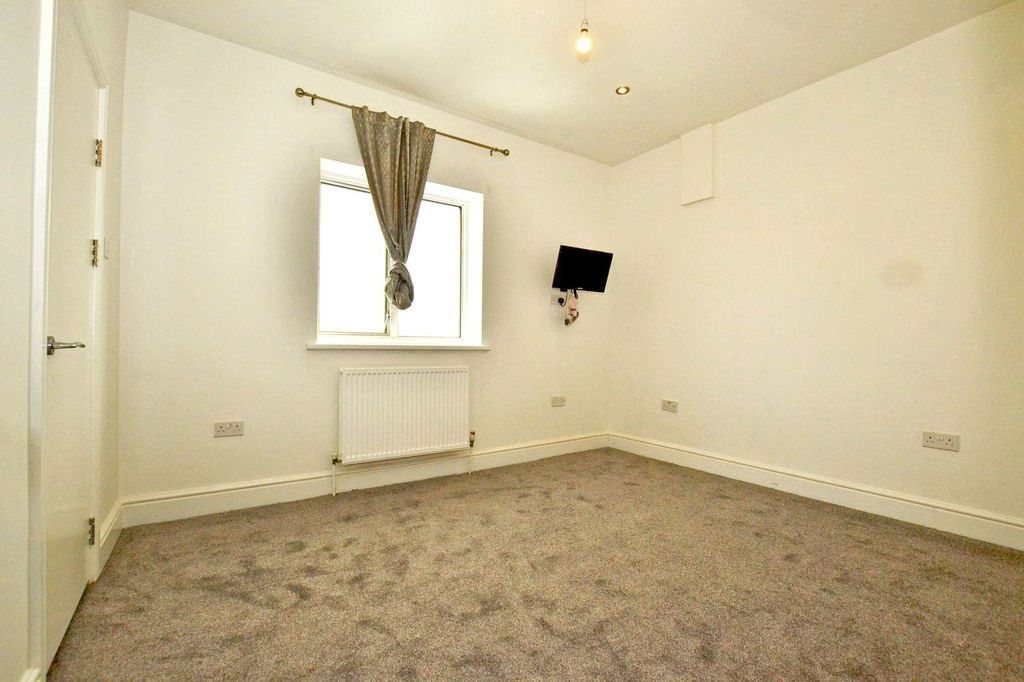 Property photo 1 of 4