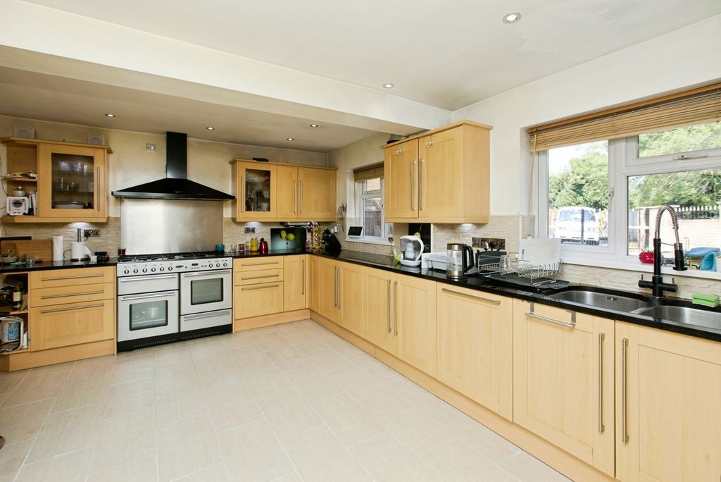 Property photo 3 of 22 Kitchen