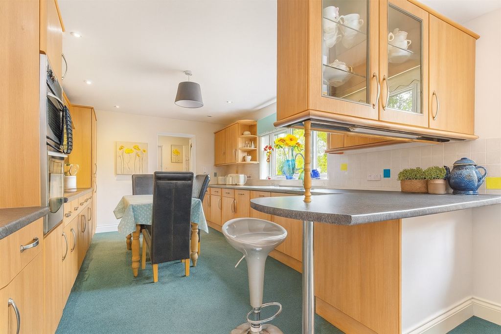 Property photo 3 of 33