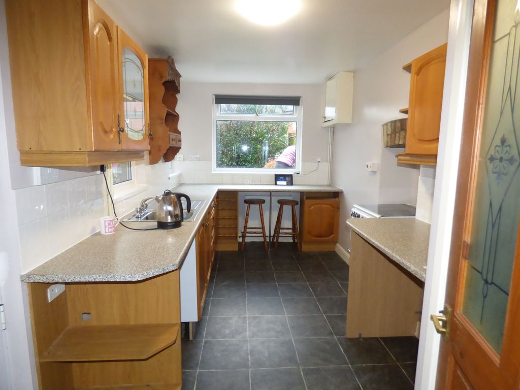 Property photo 2 of 9 Kitchen