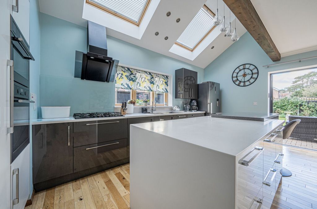 Property photo 2 of 20