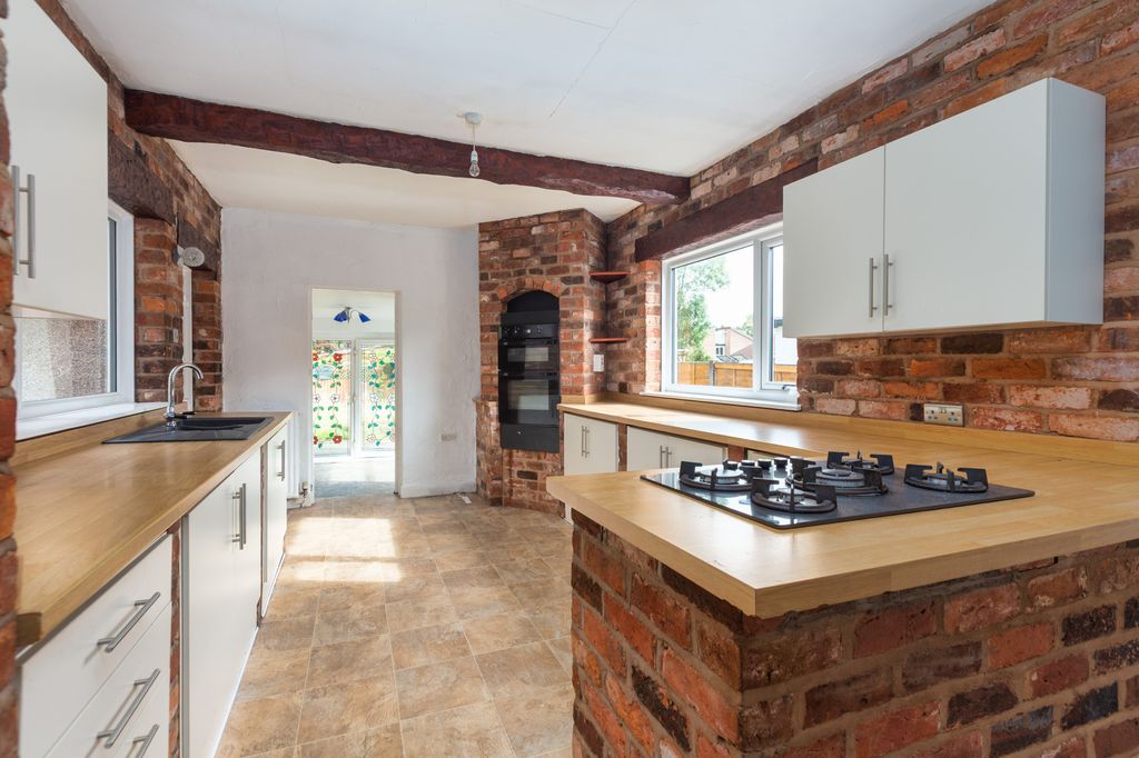 Property photo 3 of 27