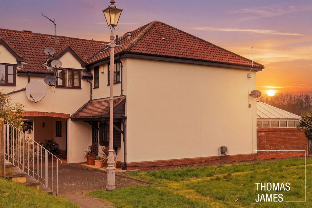 Property photo 1 of 32