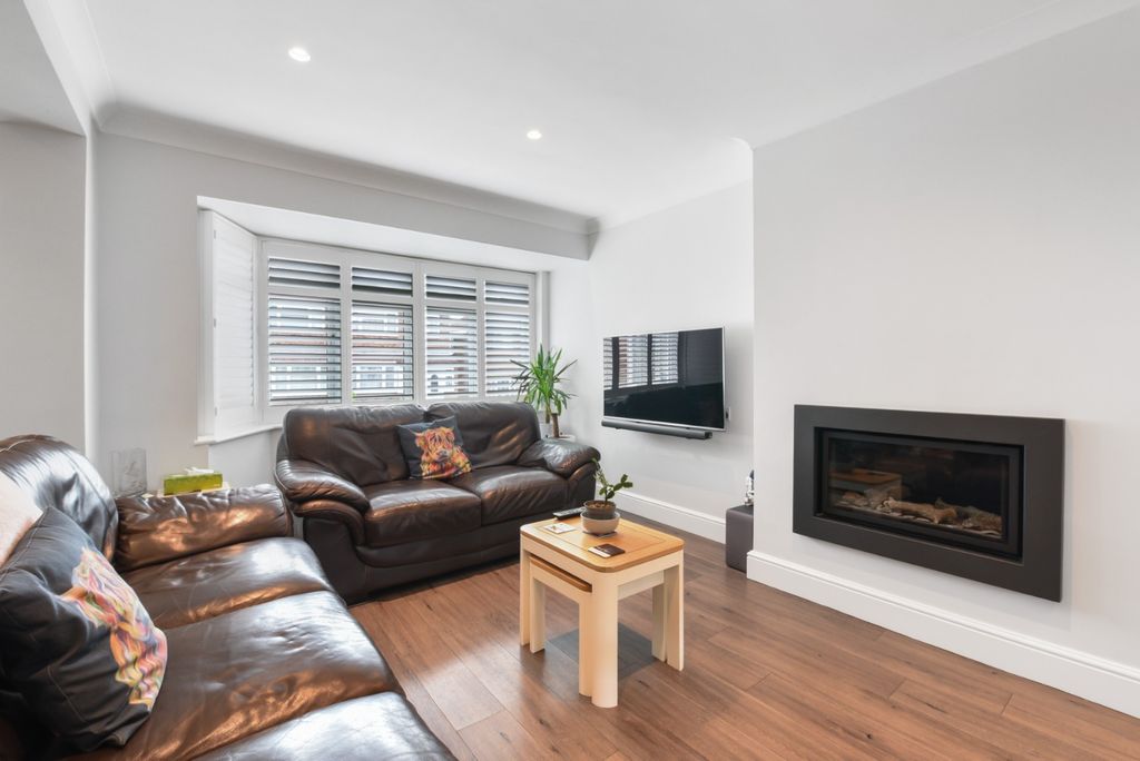 Property photo 2 of 27 4375352