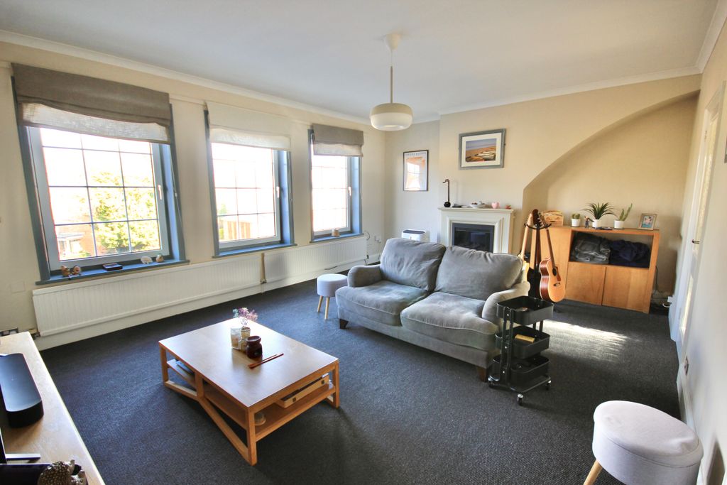 Property photo 3 of 24