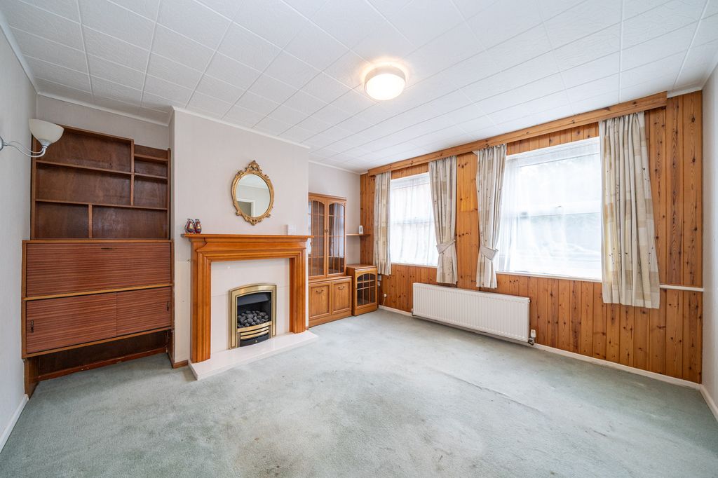 Property photo 2 of 16 108-Bedgrove-01890