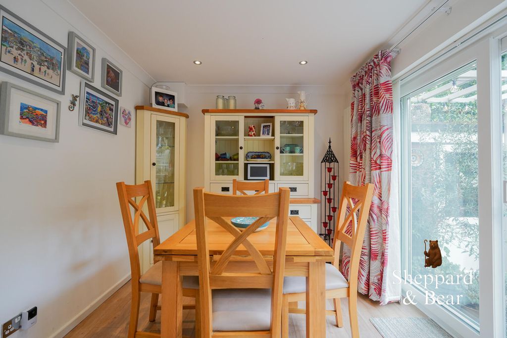 Property photo 3 of 71 Dining Room