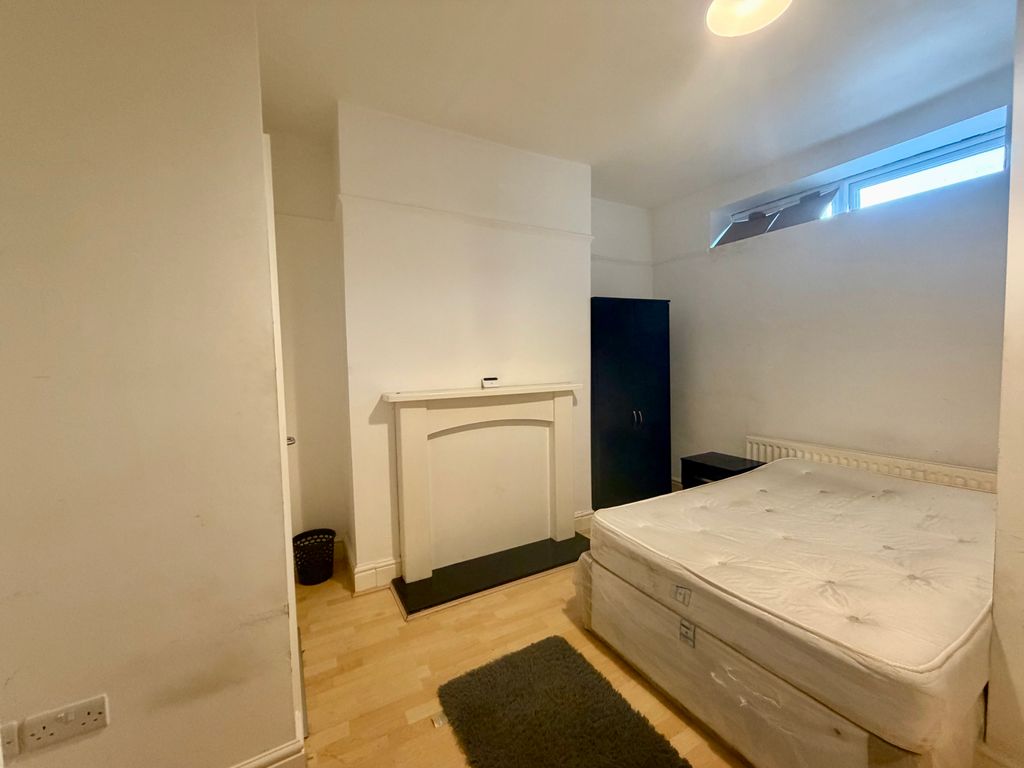 Property photo 1 of 4