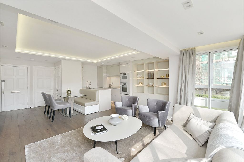 Property photo 2 of 12 Reception Area