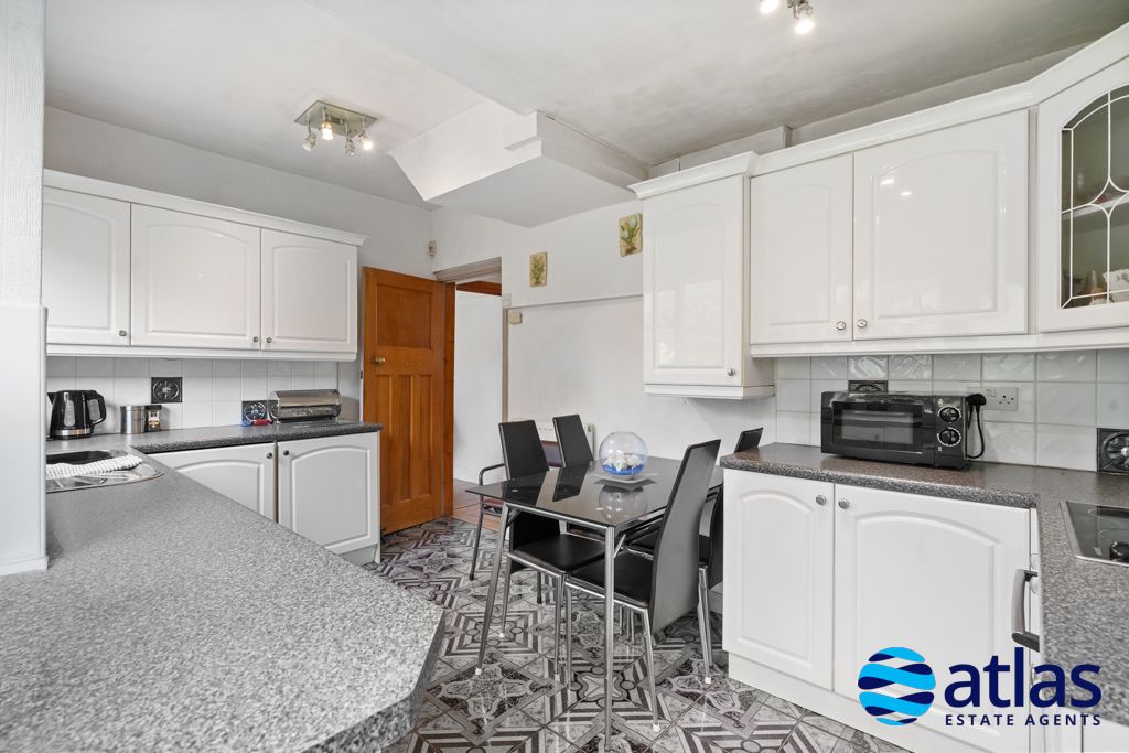 Property photo 3 of 31 Kitchen