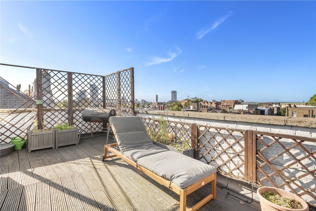 Property photo 3 of 14 Terrace