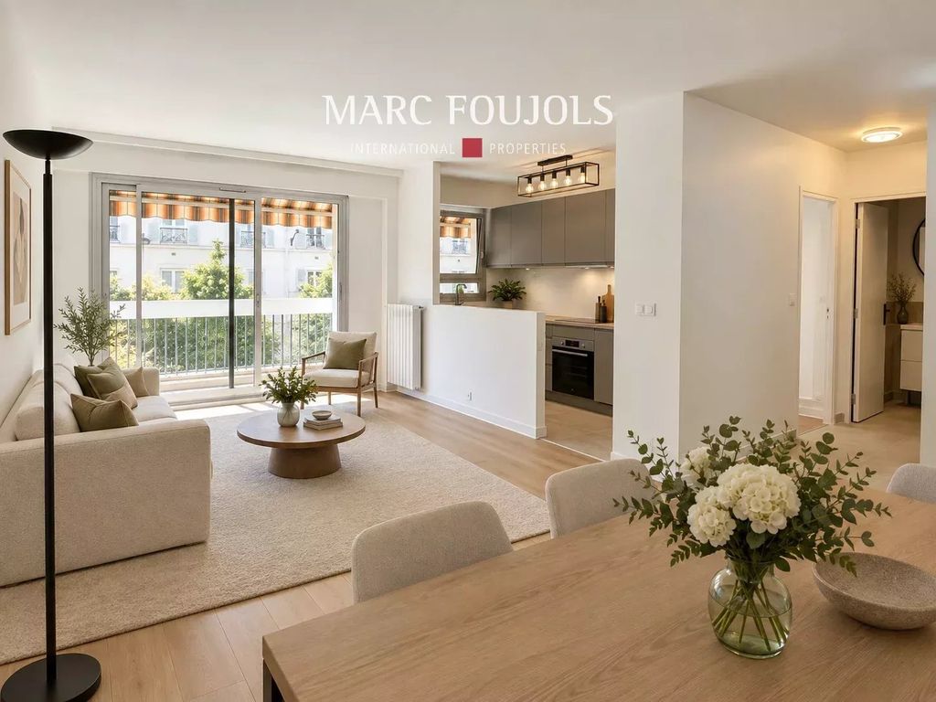 Property photo 1 of 10 Neuilly-Sur-Seine: Elegant, Fully Renovated 2-Room Apartment With A Balcony