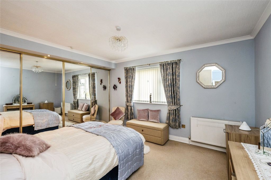 Property photo 2 of 24 Picture No. 13