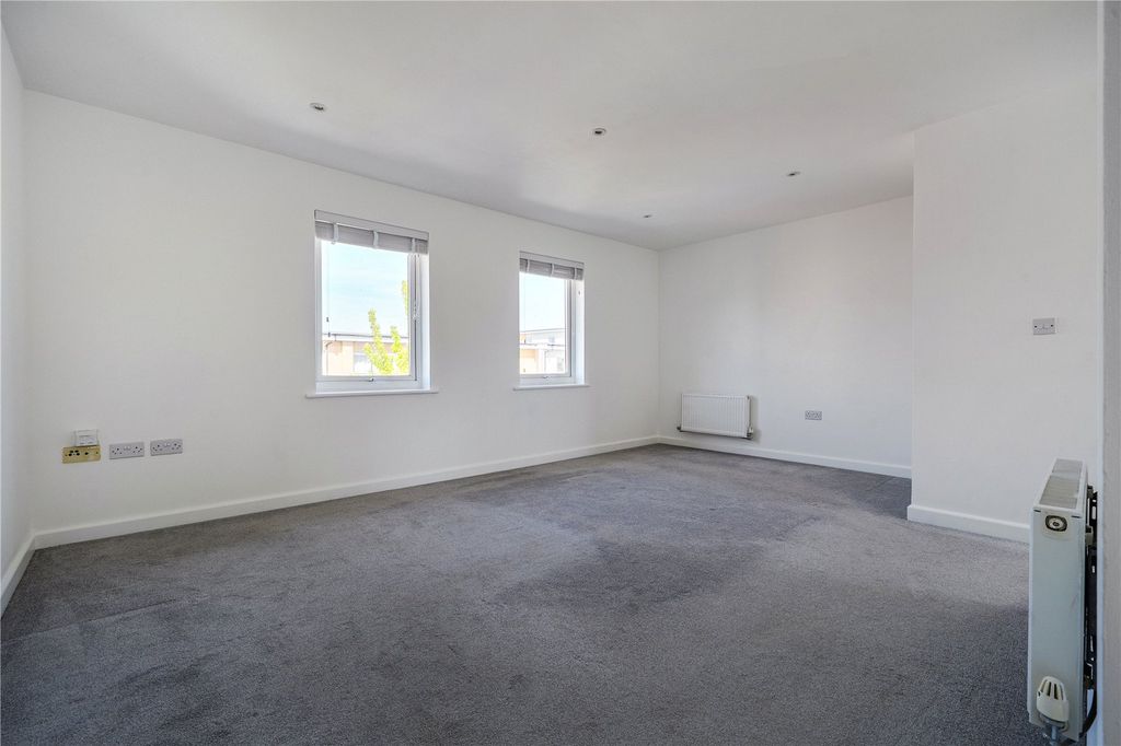 Property photo 2 of 11 Picture No. 12