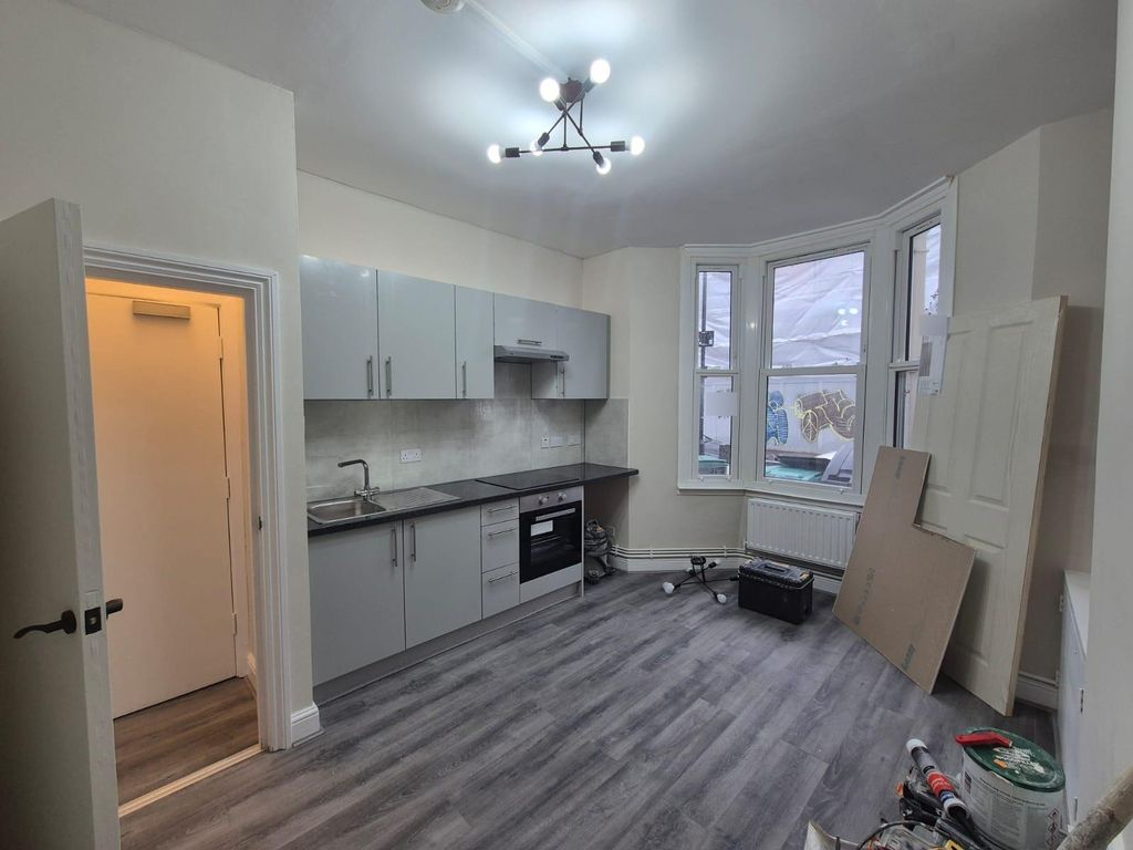 Property photo 1 of 10 Photo 0