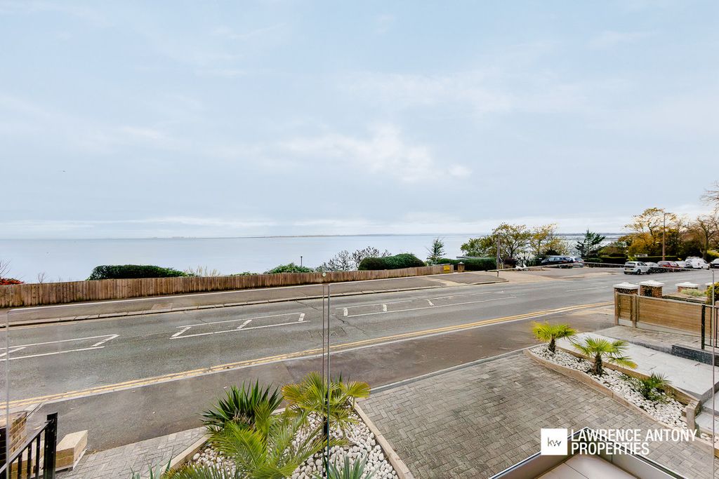 Additional image 6 of 3 bed flat for saleGrand Parade, Leigh-On-Sea SS9