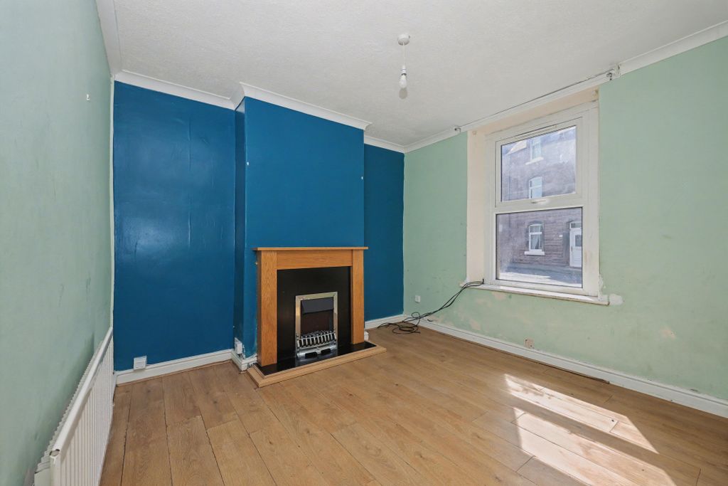 Property photo 2 of 19 24 Gladstone Street, Workington, Cumbria, Ca14 2Xh