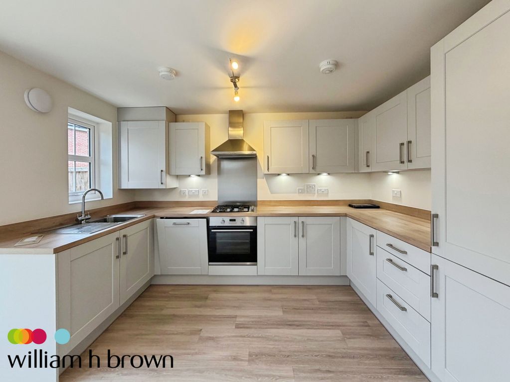 Property photo 2 of 11 Kitchen
