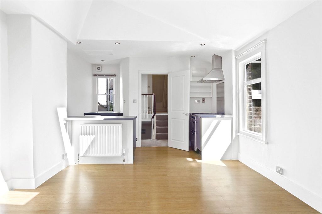 Property photo 2 of 9 Picture No. 10