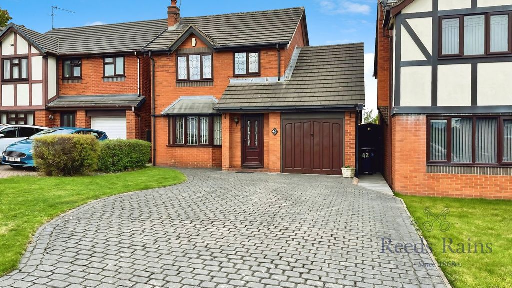 Property photo 1 of 17 Front