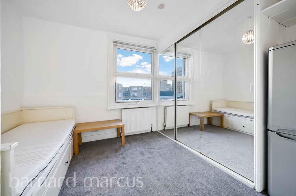 Property photo 2 of 9 Balcony