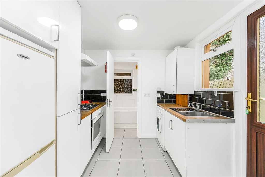 Property photo 2 of 18 73 Gosport-11.Jpg